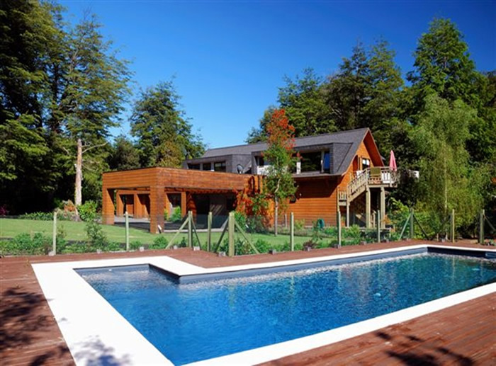 Hermosa casa dentro del bosque nativo
